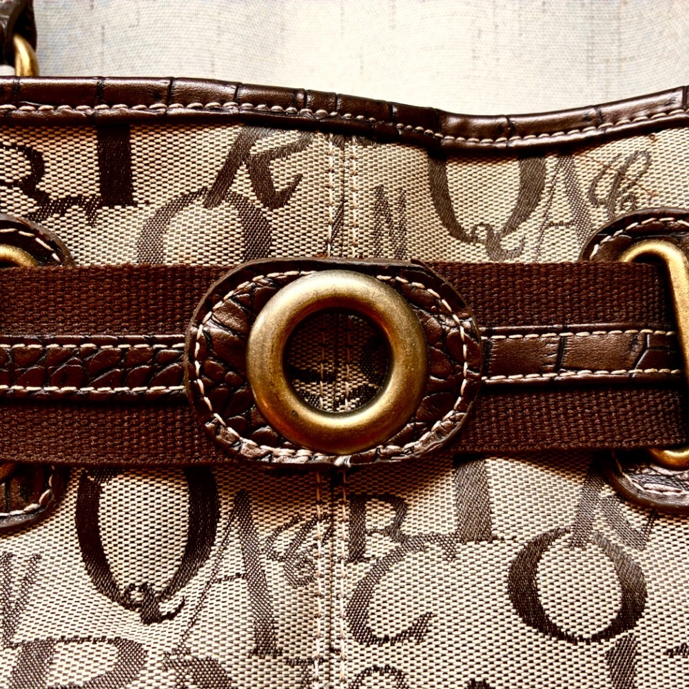 ❗️CLEARANCE ❗️Alphabet Shoulder Bag - Picture 4 of 9
